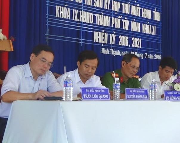 Bí thư Tỉnh uỷ Trần Lưu Quang tiếp xúc cử tri phường Ninh Thạnh 